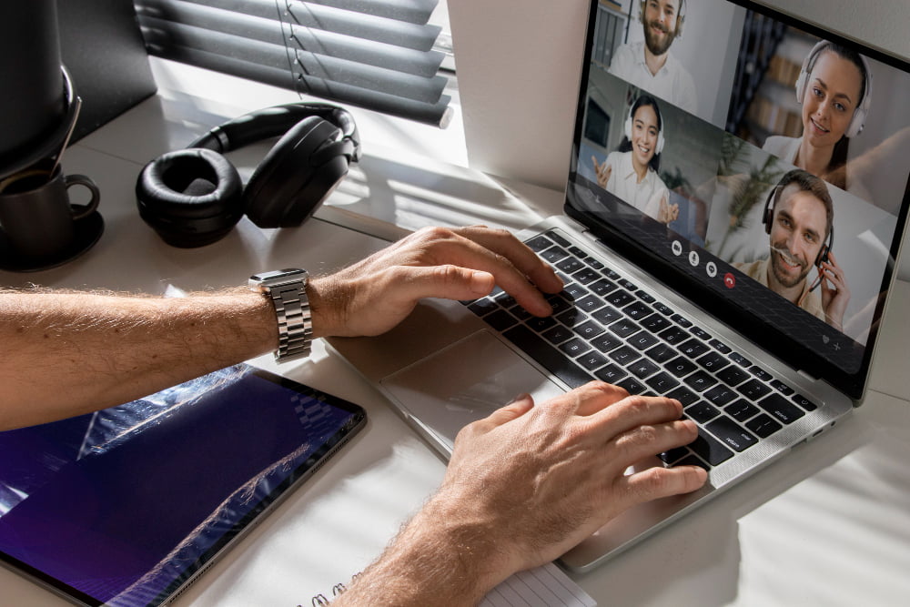 Como ganhar dinheiro na internet? 10 Dicas de ouro! 4 close up virtual classroom